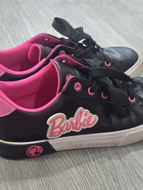 Barbie Black & Hot Pink Low-Top Sneakers